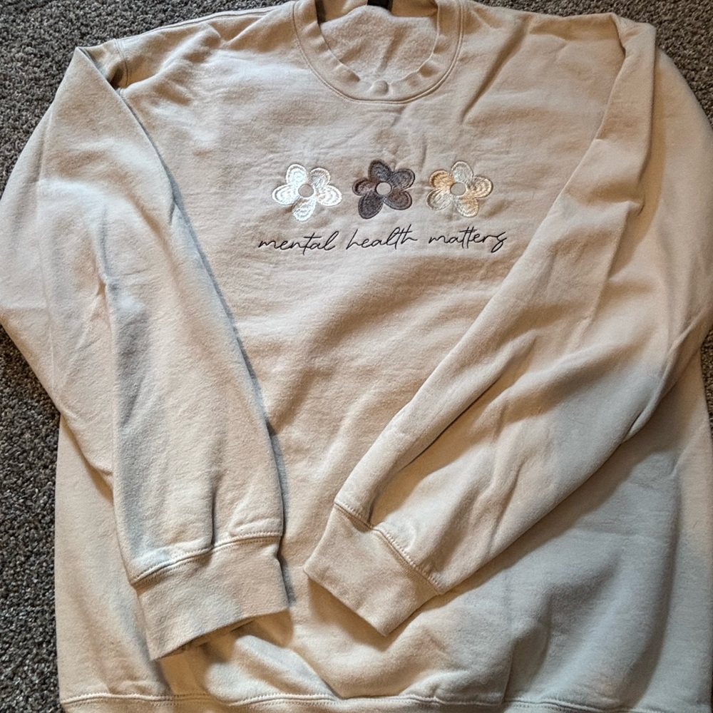 Gildan Beige Sweatshirt with Floral Design